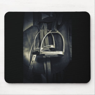 Stijlvol zilver Stirrups op het Engelse zadelzadje Muismat