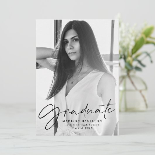 Stijlvol zwart script foto afstudeerfeest kaart (Staand voorkant)