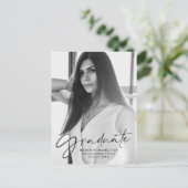 Stijlvol zwart script foto afstudeerfeest uitnodiging briefkaart (Staand voorkant)