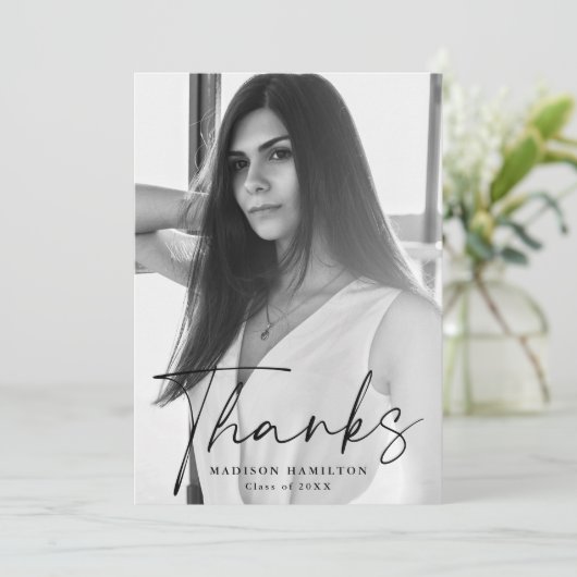 Stijlvol zwart Script-fotoAfstuderen Bedankkaart (Staand voorkant)