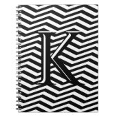 Stijlvol zwart wit Chevron Stripe Monogram Aangepa Notitieboek (Voorkant)