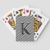 Stijlvol zwart wit Chevron Stripe Monogram Aangepa Pokerkaarten (Achterkant)