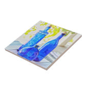 Stijlvolle 3 blauwe zonnige glazen flessen tegeltje (Zijkant)