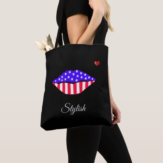 Stijlvolle Amerikaanse vlaglippen en kalligrafie o Tote Bag (Dichtbij)