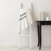 Stijlvolle bewerkbare moderne retro-tekst | Grey Sherpa Deken (In situ)