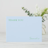 Stijlvolle blauwe groene monogram platte bedankkaa bedankkaart (Staand voorkant)