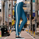 Stijlvolle blauwe Leggings met witte zijstreep<br><div class="desc">Verhoog uw dagelijkse sportieve look met deze strakke blauwe leggings, ontworpen met een scherpe witte streep aan elke kant voor een sportieve en moderne uitstraling. Of u nu naar de sportschool gaat, boodschappen doet of gewoon ontspant, deze leggings bieden een perfecte combinatie van comfort en stijl. De high-waisted pasvorm zorgt...</div>