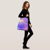 Stijlvolle Blauwe Roze Abstracte Veren Crossbody Tas (Op model)