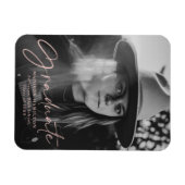 Stijlvolle Blush Script Afstuderen Aankondigingsfo Magneet (Horizontaal)