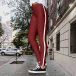 Stijlvolle Bourgondische Leggings met witte zijstr<br><div class="desc">Verhoog uw dagelijkse sportieve look met deze strakke Bourgondische leggings, ontworpen met een frisse witte streep aan elke kant voor een sportieve en moderne uitstraling. Of u nu naar de sportschool gaat, boodschappen doet of gewoon ontspant, deze leggings bieden een perfecte combinatie van comfort en stijl. Combineer ze met sneakers...</div>