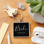 Stijlvolle bruid bruiloft sleutelhanger<br><div class="desc">Het perfecte geschenk voor elke bruid,  het leuke en moderne ontwerp beschikt over een stijlvolle typografie script "Bride" met schattige kleine rode liefde hart volledige stops. Het ontwerp is gemakkelijk te personaliseren met jouw naam en gevestigde trouwdatum en zal de perfecte aandenken van uw speciale dag zijn.</div>