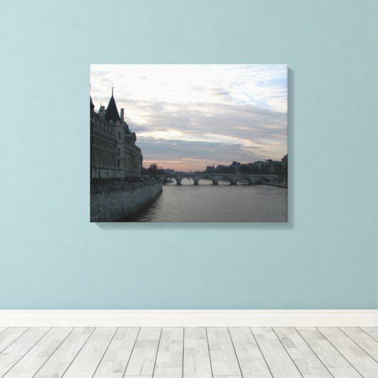 Stijlvolle Canvas Print met zonsondergang in Parij (Insitu (Houten vloer))