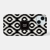 Stijlvolle Chic Zwart Ivoor Diamant Ikat Monogram iPhone 15 Case (Achterkant horizontaal)