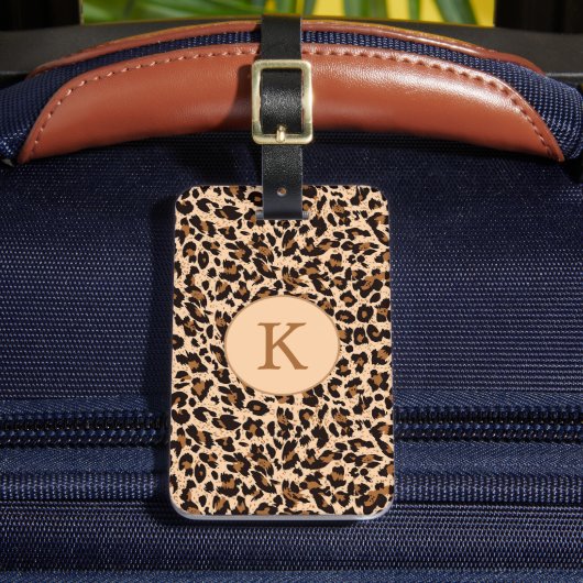 Stijlvolle dierlijke print bruin monogram bagagelabel (Voorkant Insitu 2)