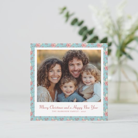 Stijlvolle Duck Egg Blauw en Roze Holly Foto Feestdagenkaart (Staand voorkant)