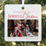 Stijlvolle Elegant Red Merry Christmas familiefoto Metalen Ornament<br><div class="desc">Verhoog uw vakantie-inrichting met ons chique en eigentijdse gepersonaliseerde foto-ornament. Uw familienaam staat centraal in tijdloze typografie, prachtig aangevuld met een handgeschreven scriptlettertype in het wit, allemaal geplaatst tegen uw foto op ware grootte. Dit moderne en minimale ontwerp zorgt ervoor dat uw speciale foto op een unieke manier schittert, en...</div>