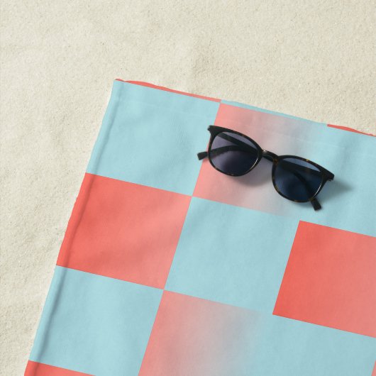 Stijlvolle geruite gradiënt poeder blauw koraal ro strandlaken (In situ)