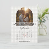 Stijlvolle Gingham Verbintenis Foto Boog Bruiloft Save The Date (Staand voorkant)