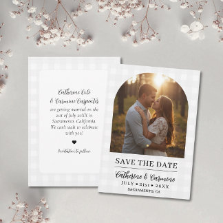 Stijlvolle Gingham Verlovingsfoto Boog Bruiloft Save The Date