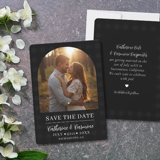 Stijlvolle Gingham Verlovingsfoto Boog Bruiloft Save The Date