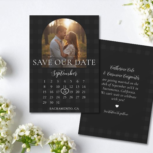 Stijlvolle Gingham Verlovingsfoto Boog Bruiloft Save The Date
