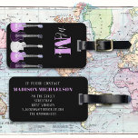 Stijlvolle gitaar roze en zwart monogram bagagelabel<br><div class="desc">Stijlvolle elektrische gitaar roze en zwart custom mongram reizen bagagelabel. Handgetekende elektrische gitaarillustraties in roze en paarse pop art style doorschijnend wit, roze en paarse tinten die het patroon op een zwarte achtergrond herhalen. Het perfecte ontwerp voor de coole rockster in je leven kan worden gepersonaliseerd door een naam en...</div>