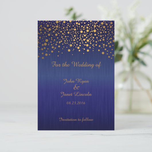 Stijlvolle gouden confetti stippen | saffierblauw save the date (Staand voorkant)