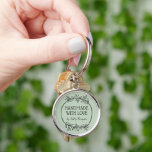 Stijlvolle Greenery Wreath Handmade with Love Sleutelhanger<br><div class="desc">Met de hand getekende,  stijlvolle groenery met moderne sleutelhanger en scripttypografie.</div>
