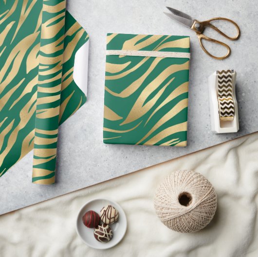 Stijlvolle Groen en Gold Wild Tiger Stripes Safari Cadeaupapier (Crafts)