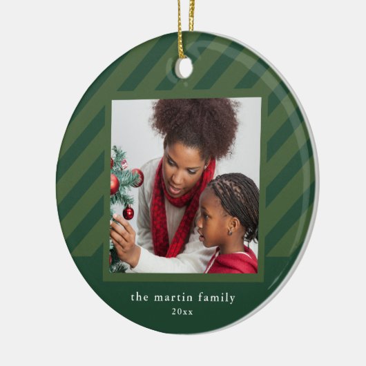 Stijlvolle Groene Streep Eenvoudige Foto Kerstmis Keramisch Ornament (Links)