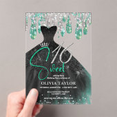 Stijlvolle groene zwarte jurk zoet 16 monogram acryl uitnodigingen (Insitu (Draagbaar))