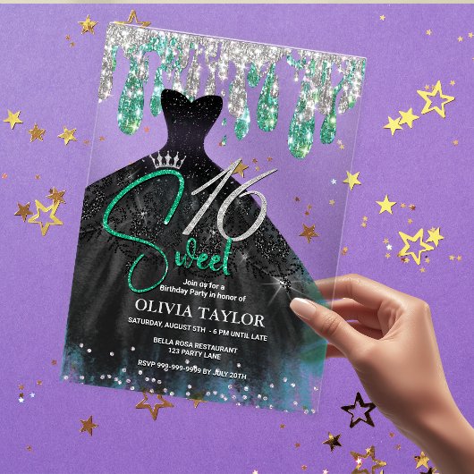 Stijlvolle groene zwarte jurk zoet 16 monogram acryl uitnodigingen