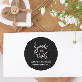 Stijlvolle Kalligrafie Bruiloft Zwart Save the Dat Ronde Sticker