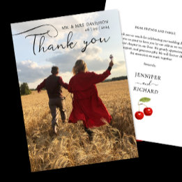 Stijlvolle kersentrouwfoto en zwarte kalligrafie bedankkaart