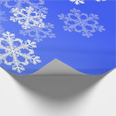 Stijlvolle kobaltblauwe sneeuwvlokken Moderne Kers Cadeaupapier (Hoek)
