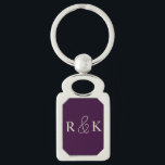 Stijlvolle koppels initialen monogrammed sleutelhanger<br><div class="desc">Een gepersonaliseerde sleutelhanger met lichte beige initialen op een rijke, paarse achtergrond. Perfect voor koppels, Custom het nu om koppels initialen toe te voegen.</div>