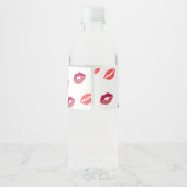 Stijlvolle kus vaarwel rode lippen bruiloft waterfles etiket (Achterkant)