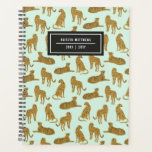 Stijlvolle Leopard Animal Pattern-naam | Mint Plan Planner<br><div class="desc">Deze moderne,  gestileerde planerlaptop heeft een patroon van luipaarden in verschillende houdingen boven een lichtgroene achtergrond.  Eenvoudig te personaliseren voor elk gebruik - een cadeau,  terug naar school,  hogeschool,  tieners,  moeders,  enz. De achterzijde bevat hetzelfde achtergrondontwerp als de voorzijde. Geweldig voor iemand die georganiseerd moet blijven!</div>
