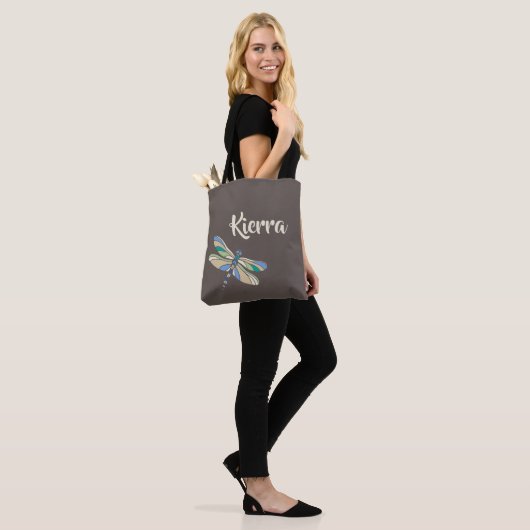 Stijlvolle libel in bruin en blauw met naam tote bag (Op model)