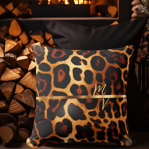 Stijlvolle luipaard print en goud monogram kussen