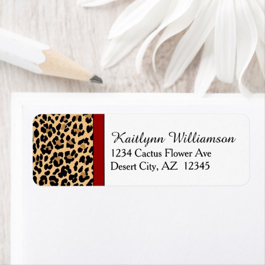 Stijlvolle luipaard print en rood accent etiket (Insitu)