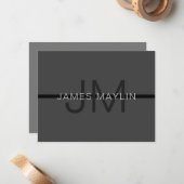Stijlvolle Mannelijke Donkergrijze Naam & Monogram Notitiekaartje (Voorkant / Achterkant in situ)