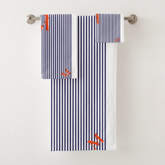 Stijlvolle marineblauwe en witte verticale gestree bad handdoek (Insitu)