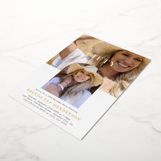 Stijlvolle minifoto FIFTY 50th Birthday Folie Uitnodiging (Gedraaid)