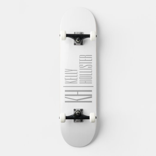 Stijlvolle minimal & Modern Grey Initialen & Naam  Persoonlijk Skateboard (Voorkant)