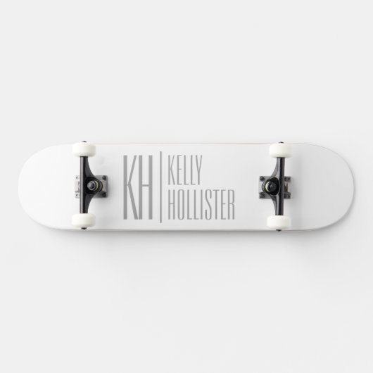 Stijlvolle minimal & Modern Grey Initialen & Naam Persoonlijk Skateboard (Horizontaal)