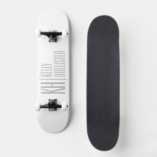 Stijlvolle minimal & Modern Grey Initialen & Naam Persoonlijk Skateboard (Voorkant)