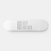 Stijlvolle minimal & Modern Grey Initialen & Naam  Persoonlijk Skateboard (Horizontaal)