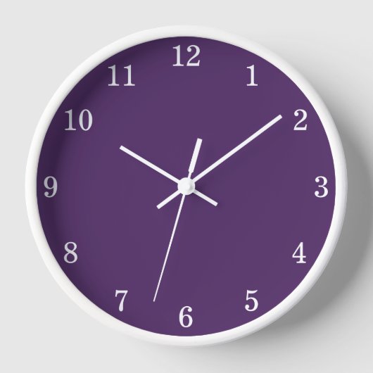 Stijlvolle Minimalistische Donkerpaarse Wandklok (Voorkant)