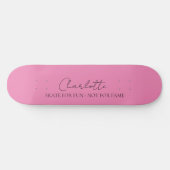 Stijlvolle minimalistische monogram naam roze persoonlijk skateboard (Horizontaal)